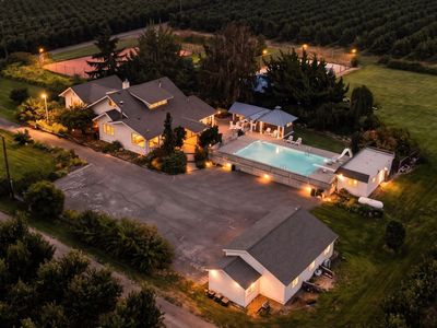 550 Dickerman Ln