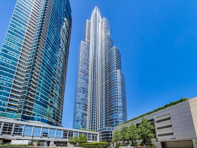 1211 S Prairie Ave APT 3901
