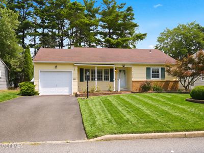 943 Edgebrook Drive N