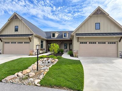 1918 W Woodglen Cir