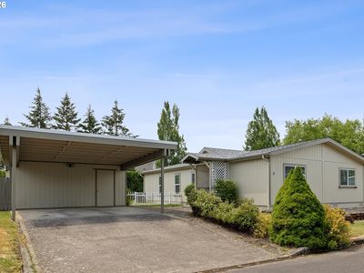 655 NE Burnett Rd Unit 2