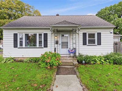 122 Nester St