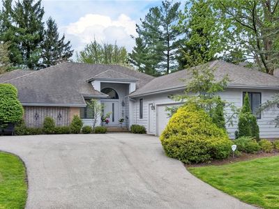 10 Longmeadow Ln