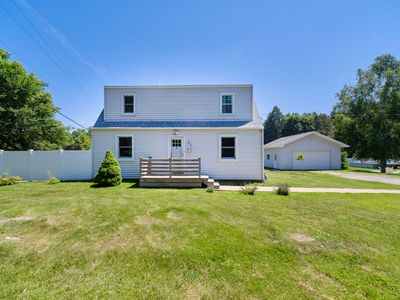 2631 Lakeshore Rd