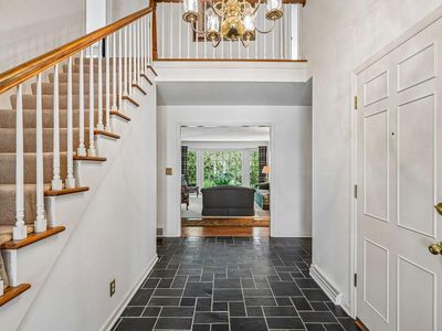 937 W Shaker CIRCLE