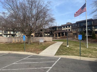 205 Barry Ave S APT 117