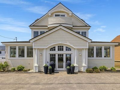 12 Commonwealth Ave