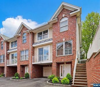 422 Hillside Ave APT 5