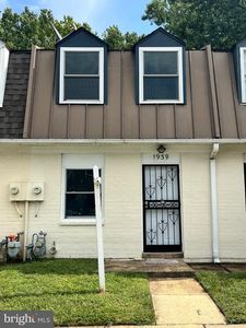 1939 Dutch Village Dr