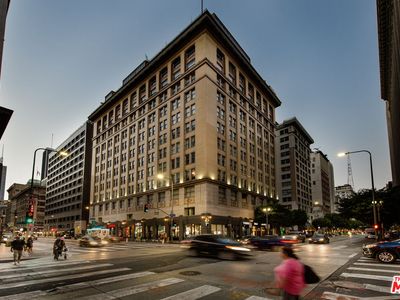 215 W 7th St APT 602