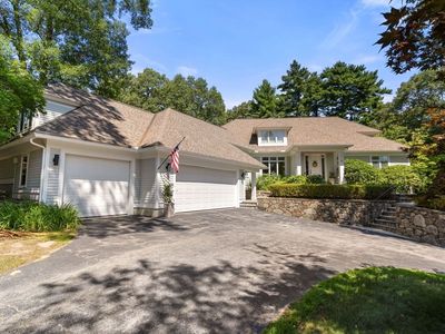 10 Hawk Hill Ln