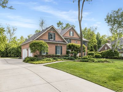 1211 Ashbury Ln