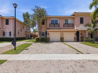 277 Las Brisas Cir
