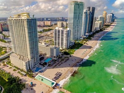 16699 Collins Ave APT 1105