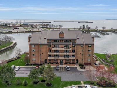40 Waterfront Cir #305