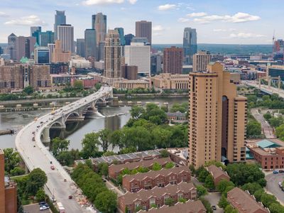 110 Bank St UNIT L2601