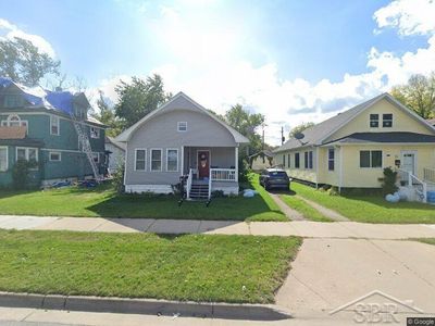 832 E Main St
