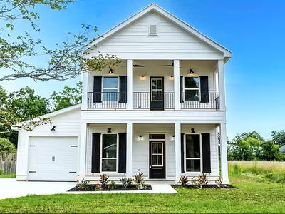 103 Lakeside Dr
