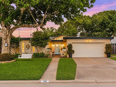 1809 Driftwood Ln