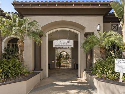 9263 Regents Rd Unit B204