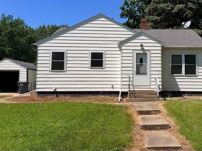 318 5th Ave NE