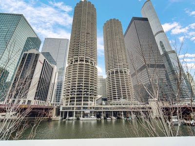 300 N State St APT 4110