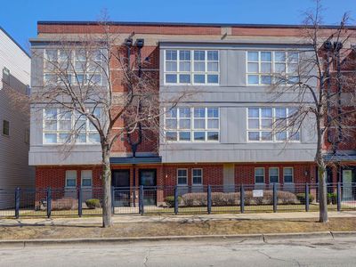 2305 S Wabash Ave