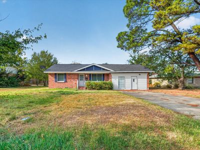 821 Circle Dr