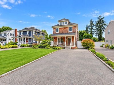 52 Lee Avenue