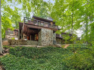 2016 Castleway Dr NE