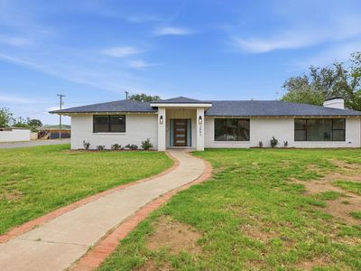 2001 Country Club Dr