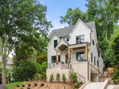 915 Amsterdam Ave NE