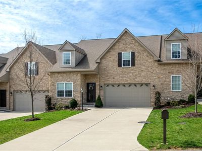 996 Surrey Woods Dr