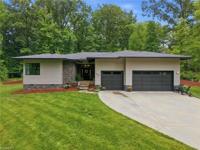 104 Trafalgar Dr