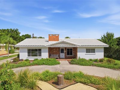 424 Lakeshore Blvd