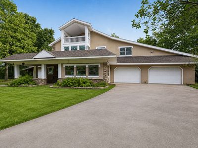 8214 Robin Ln