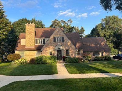 936 Iroquois Dr SE
