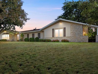 W338S4370 Drumlin DRIVE