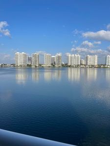 17700 N Bay Road #702