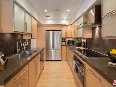 1221 N Kings Rd APT 307