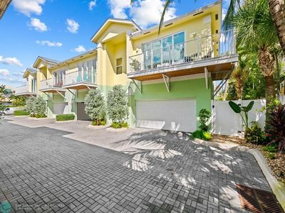 3222 NE 16th St UNIT 3222