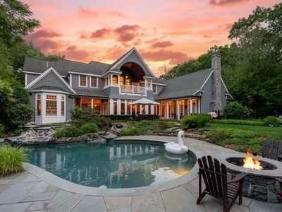 11 Black Horse Ln