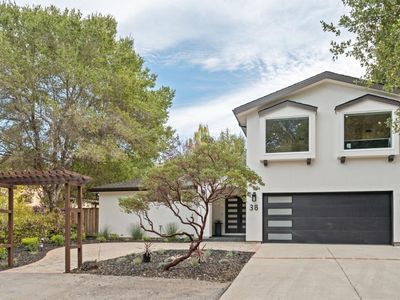 38 Bishop Ln