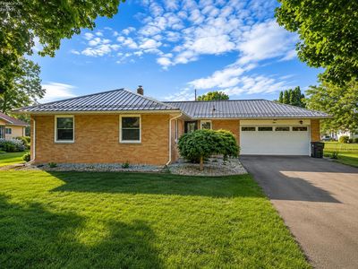 60 Beechwood Dr