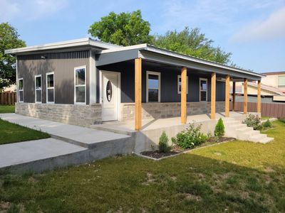 505 E Gentry