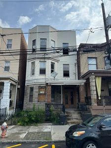 218 Maple St