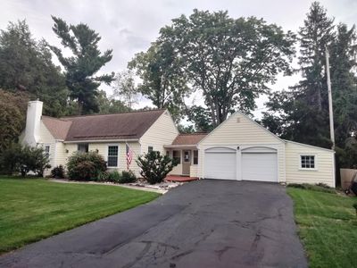 1930 Michigan St NE