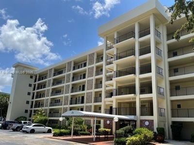 2751 N Palm Aire Dr APT 504