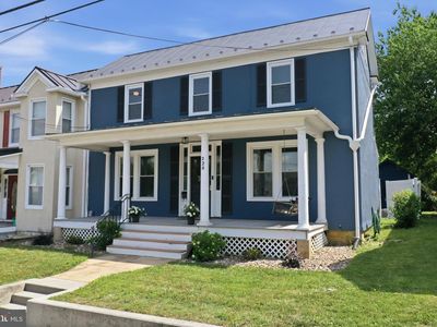 220 W Main St