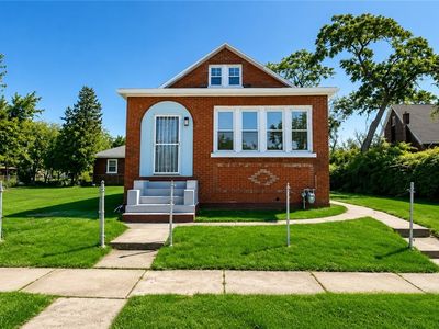24 Fairview Ave